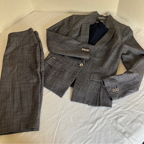 White House Black Market Two Pieces Skirt Suit Blue And Ecru Blazer & Skirt Sz 8 - Picture 1 of 16